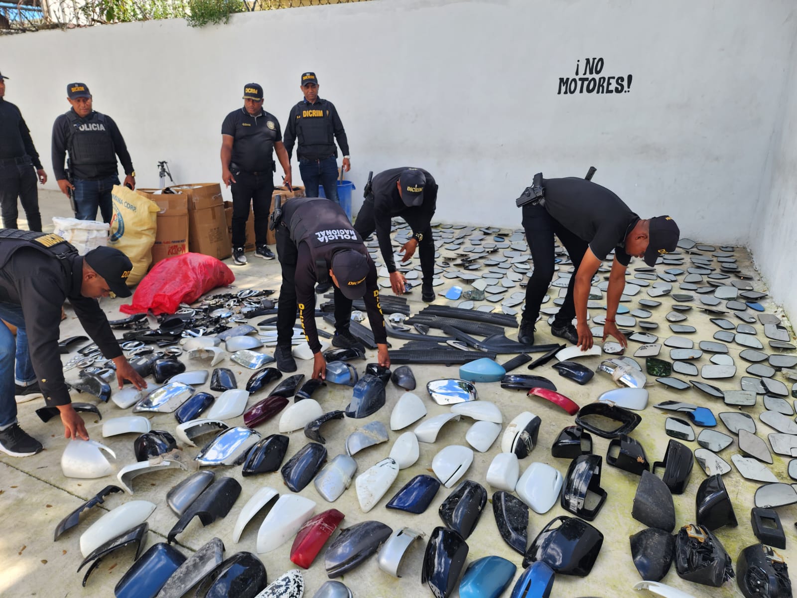 Policía Nacional desmantela almacén de piezas de vehículos robadas en Villa María, DN Policía Nacional desmantela almacén de piezas de vehículos robadas en Villa María, DN