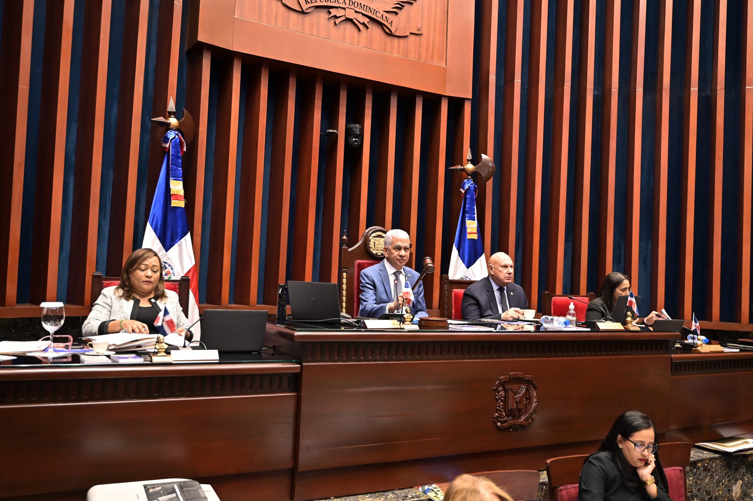Senado ratifica varios nombramientos diplomáticos extraordinarios y plenipotenciarios