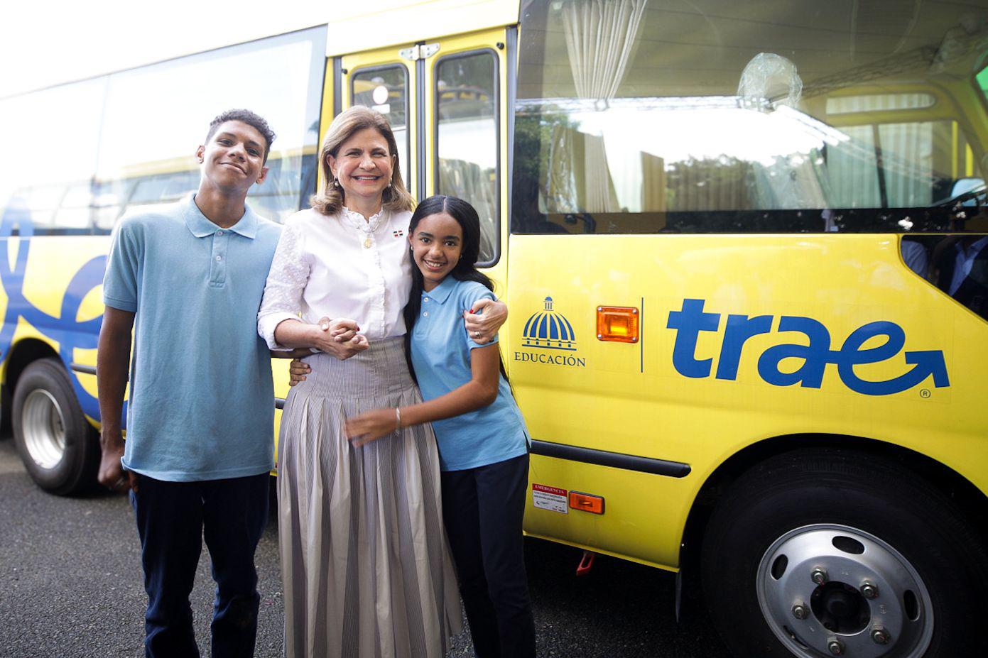 Raquel Peña lanza rutas escolares para impactar la educación en tres provincias del Cibao