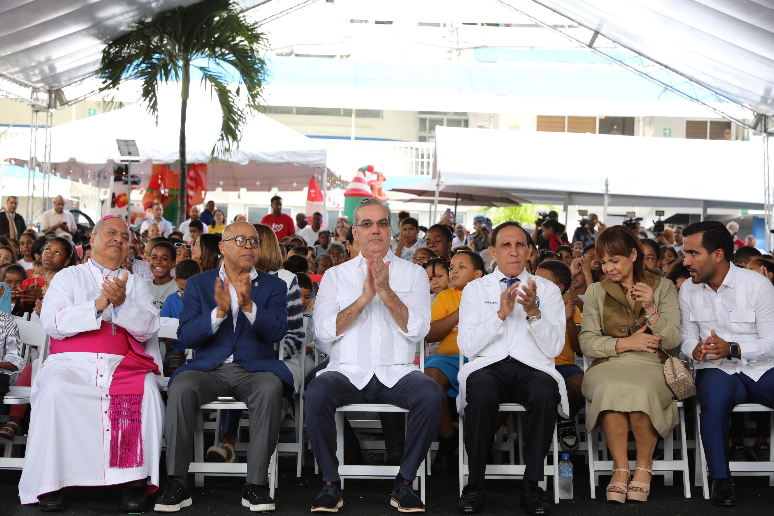 Abinader participa por segundo año consecutivo en aguinaldo navideño de la Fundación Cruz Jiminián Abinader participa por segundo año consecutivo en aguinaldo navideño de la Fundación Cruz Jiminián