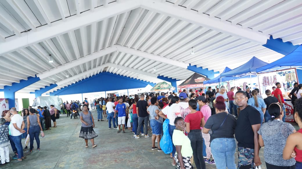 Más de 100 mil personas adquirieron productos para la cena de Nochebuena en Feria Navidad del Cambio con el Inespre Más de 100 mil personas adquirieron productos para la cena de Nochebuena en Feria Navidad del Cambio con el Inespre