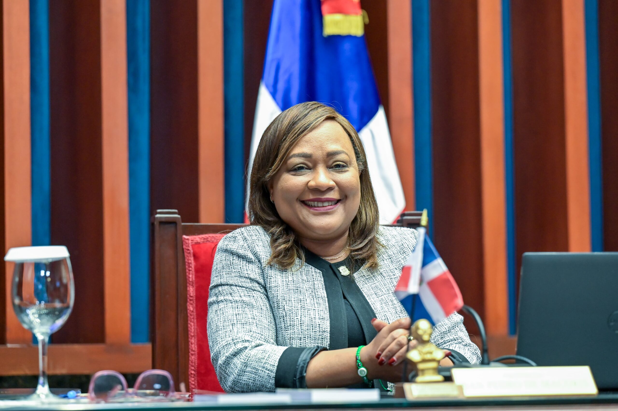Senadora Aracelis Villanueva: «Las mujeres exitosas no abandonan hogares, construyen futuros»