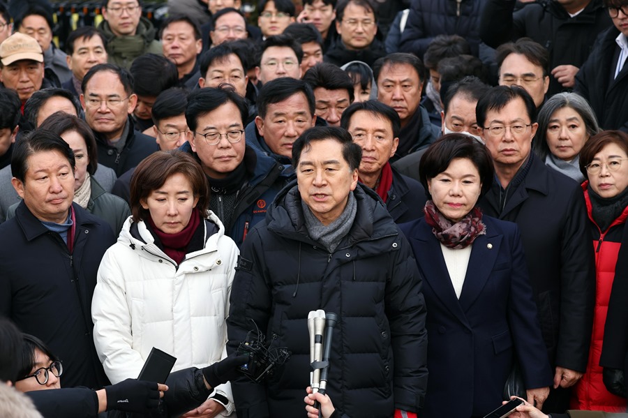 Denuncian al presidente interino surcoreano por no cooperar en el arresto de Yoon Suk-yeol Denuncian al presidente interino surcoreano por no cooperar en el arresto de Yoon Suk-yeol