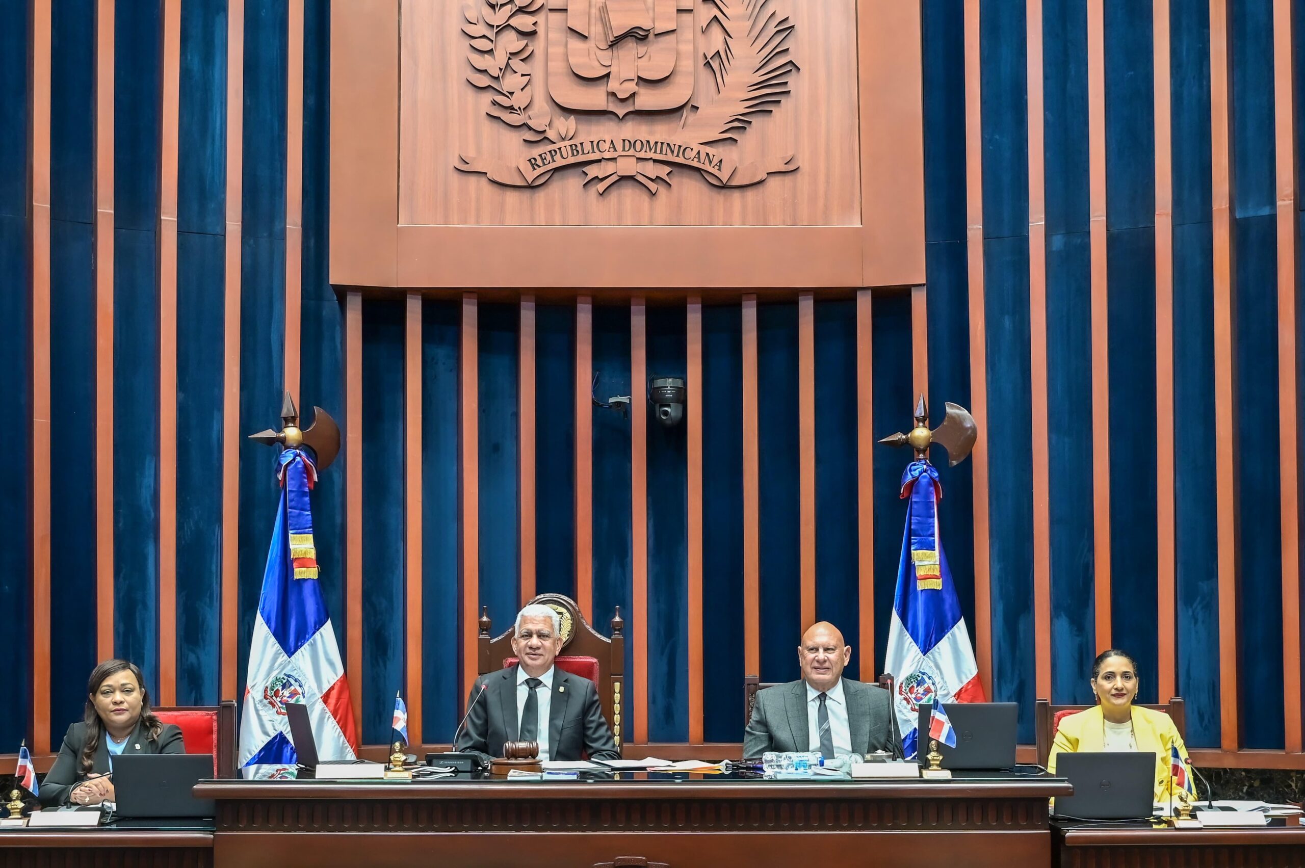 Senado declara de urgencia y aprueba modificaciones a Ley de Residuos Sólidos Senado declara de urgencia y aprueba modificaciones a Ley de Residuos Sólidos