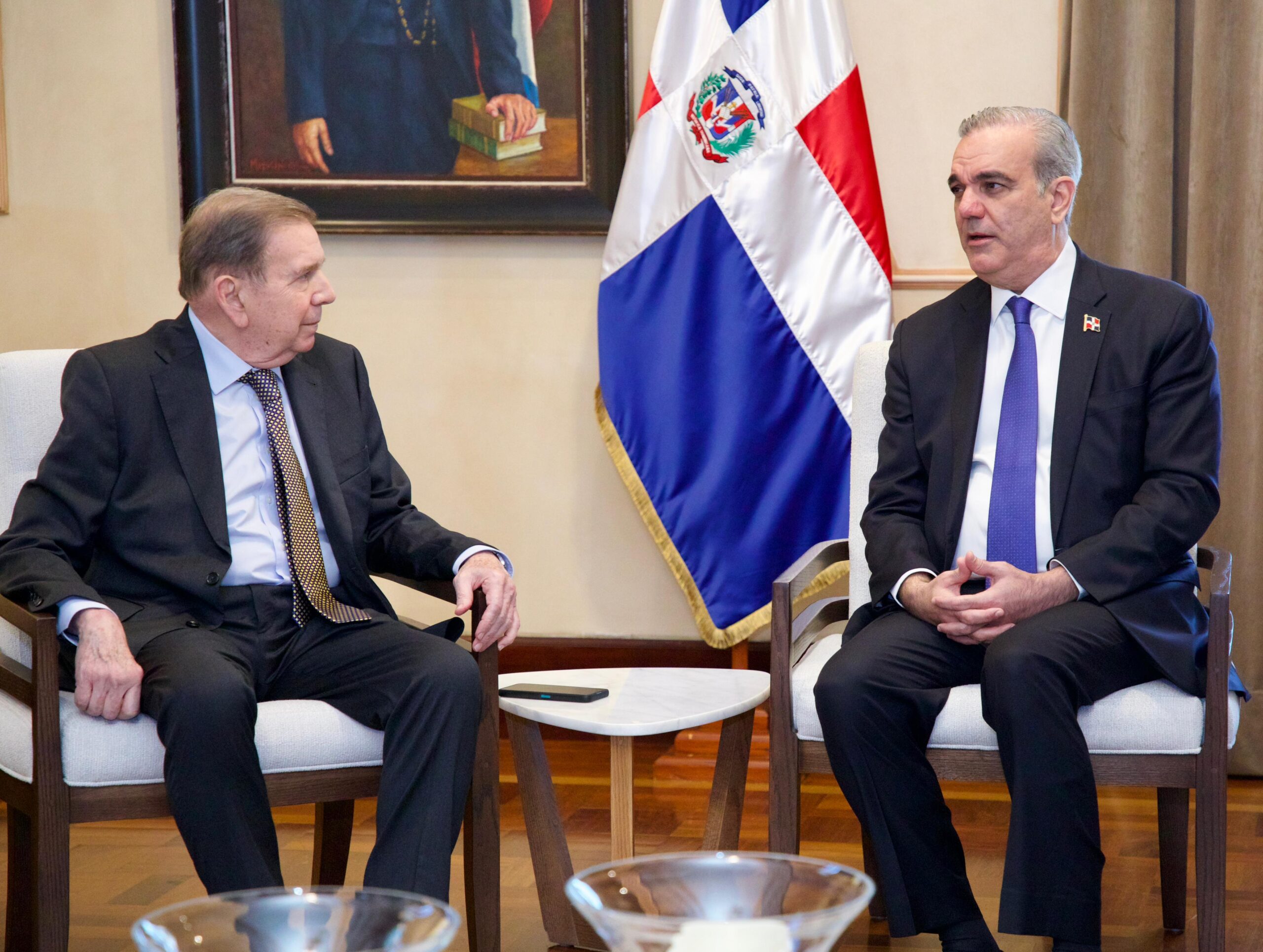 Edmundo González  llega al Palacio Nacional donde será recibido por el presidente Abinader