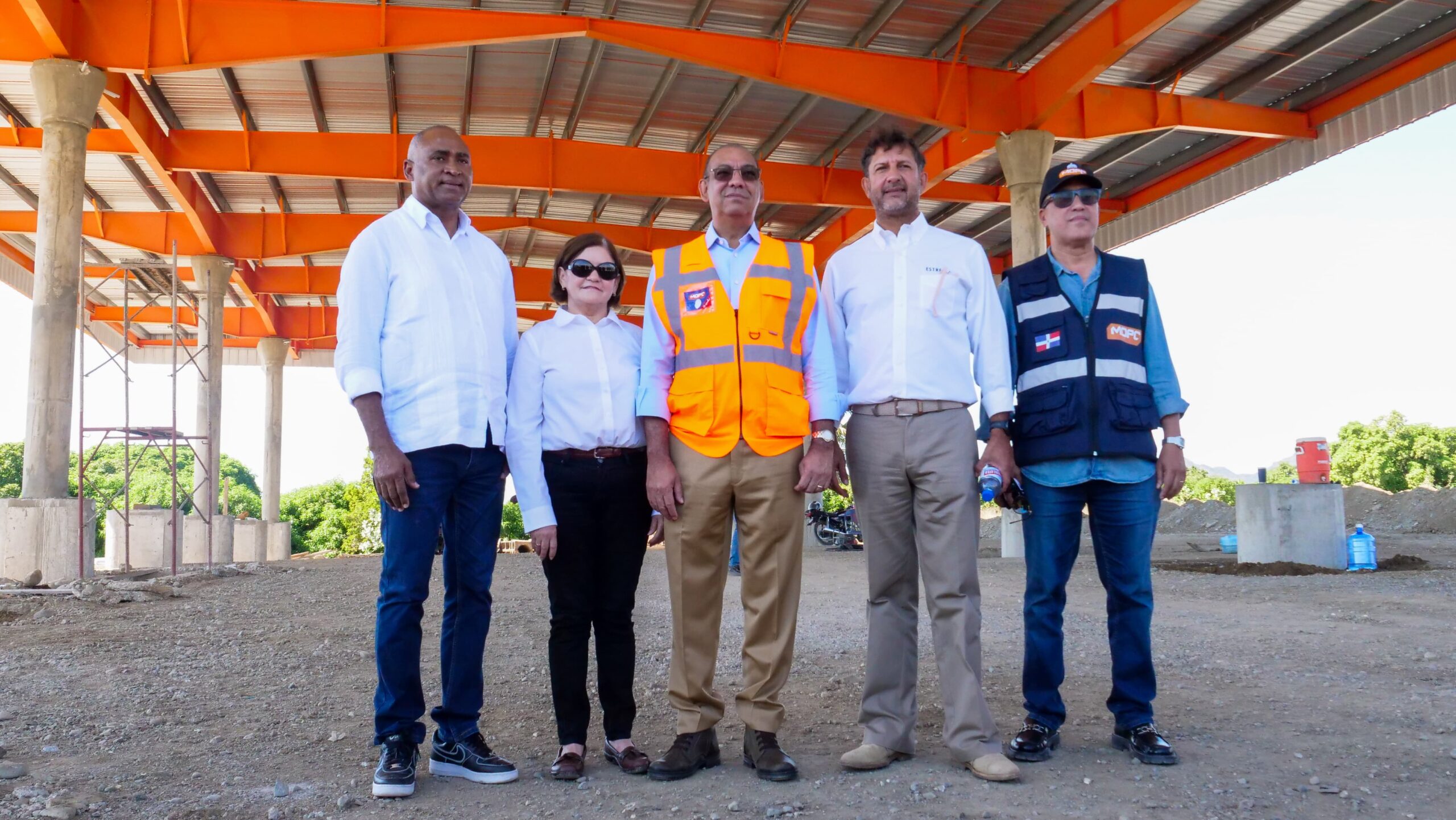 Inician trabajos puente Paso de los Hierros en Baní por gestiones del senador Julito Fulcar y gobernadora