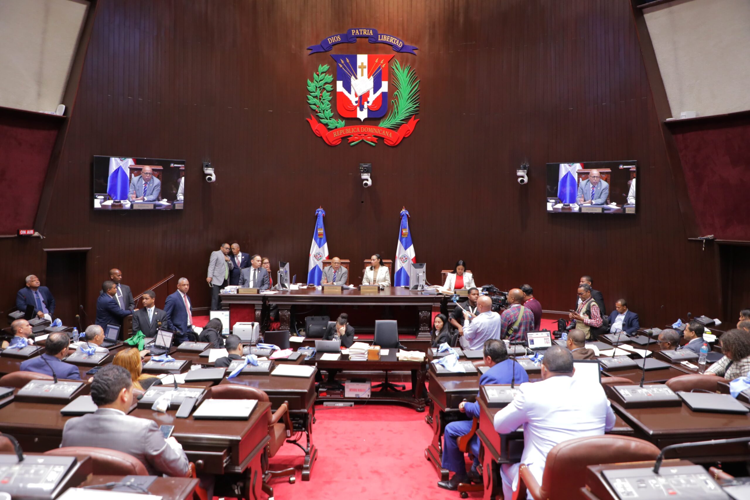 Diputados seguirán consensuando proyecto de ley de Residuos Sólidos