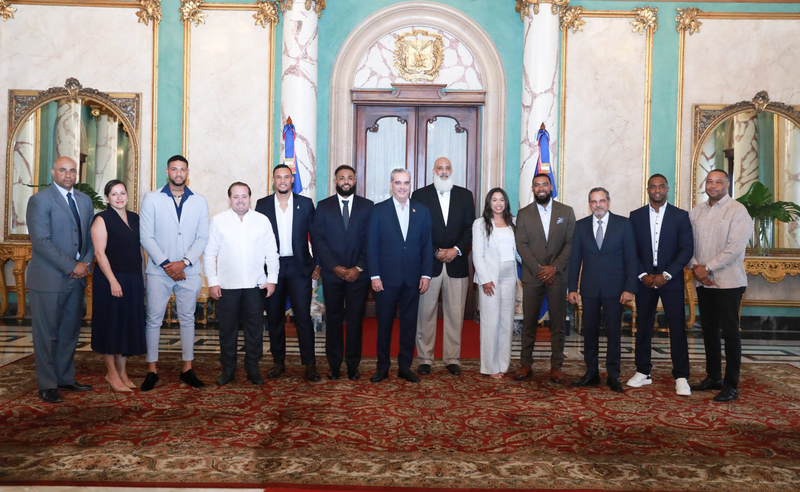 Presidente Abinader recibe a miembros de la Asociación de Peloteros de Grandes Ligas (MLBPA)