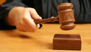 Condenan a tres años de prisión a conductor que ignoró semáforo en rojo y causó muerte de otro