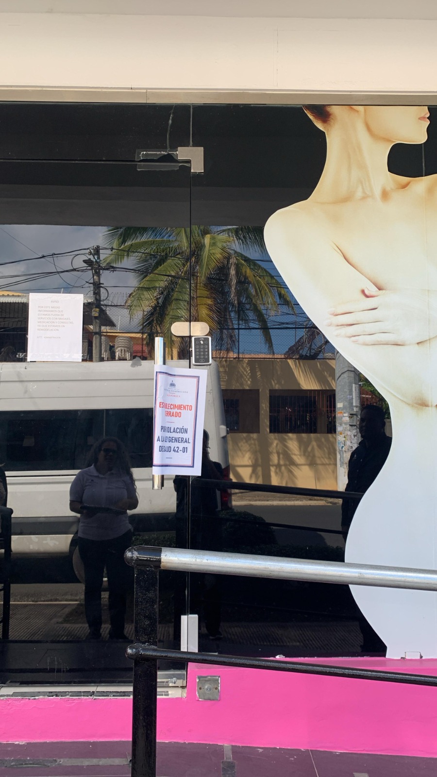 Ministerio de Salud clausura Cemekar Plass y un consultorio médico por incumplir ley 42-01 y otras normativas