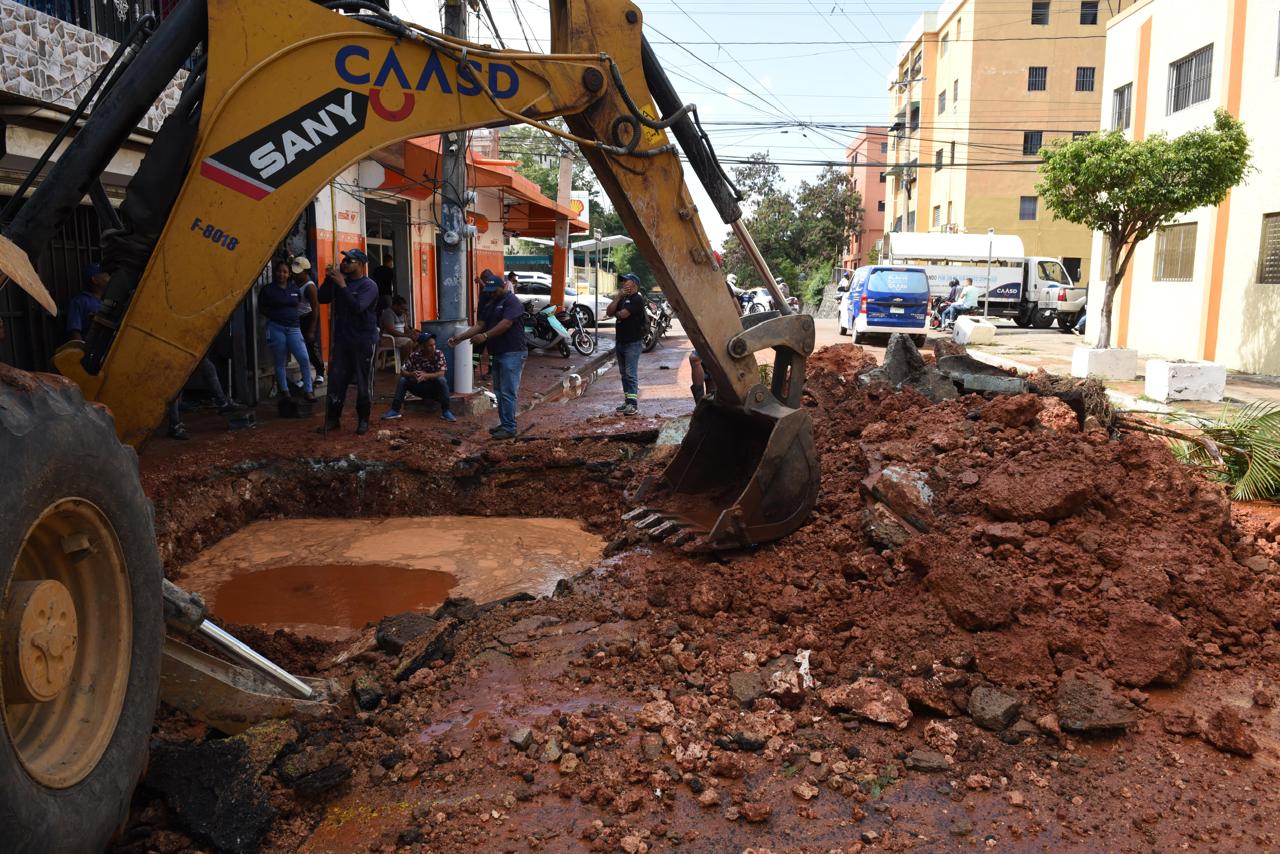 CAASD interviene avería provocada por empresa perforadora en Villa Consuelo