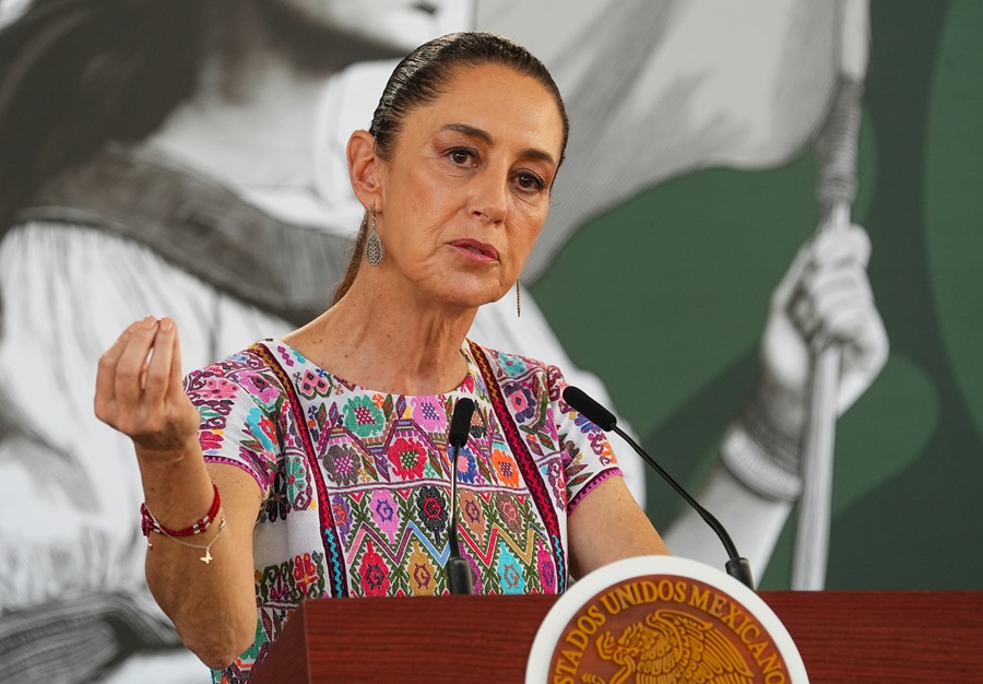 Sheinbaum promete programas sociales y empleo a los mexicanos deportados por Trump