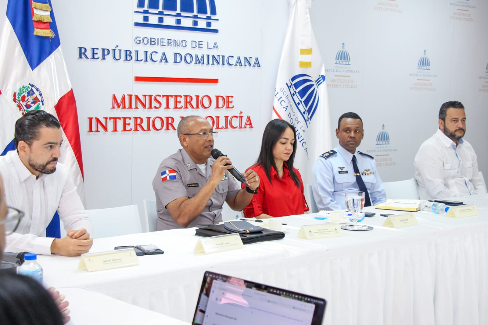 Mayor general Guzmán Peralta lidera acciones en pro de transformación PN