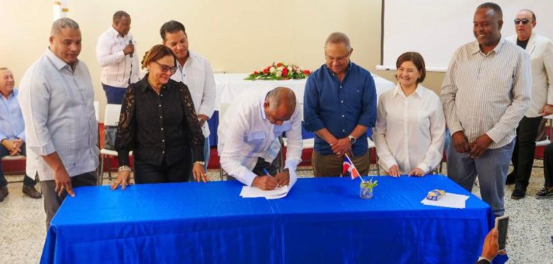 Autoridades y representantes sociedad civil peraviana firman declaración del Plan Estratégico de Desarrollo Sostenible