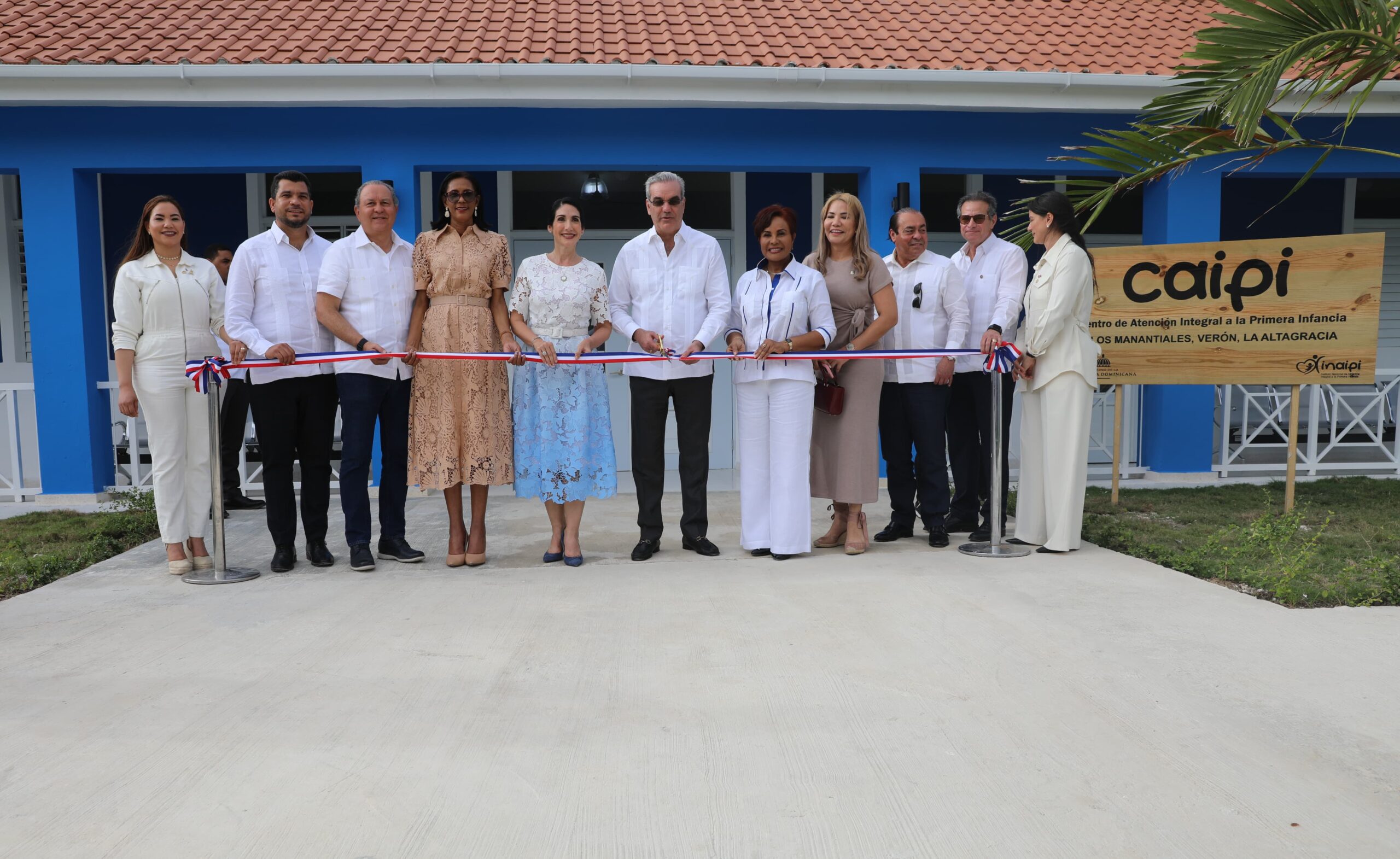 Abinader inaugura escuela y una estancia infantil en La Altagracia