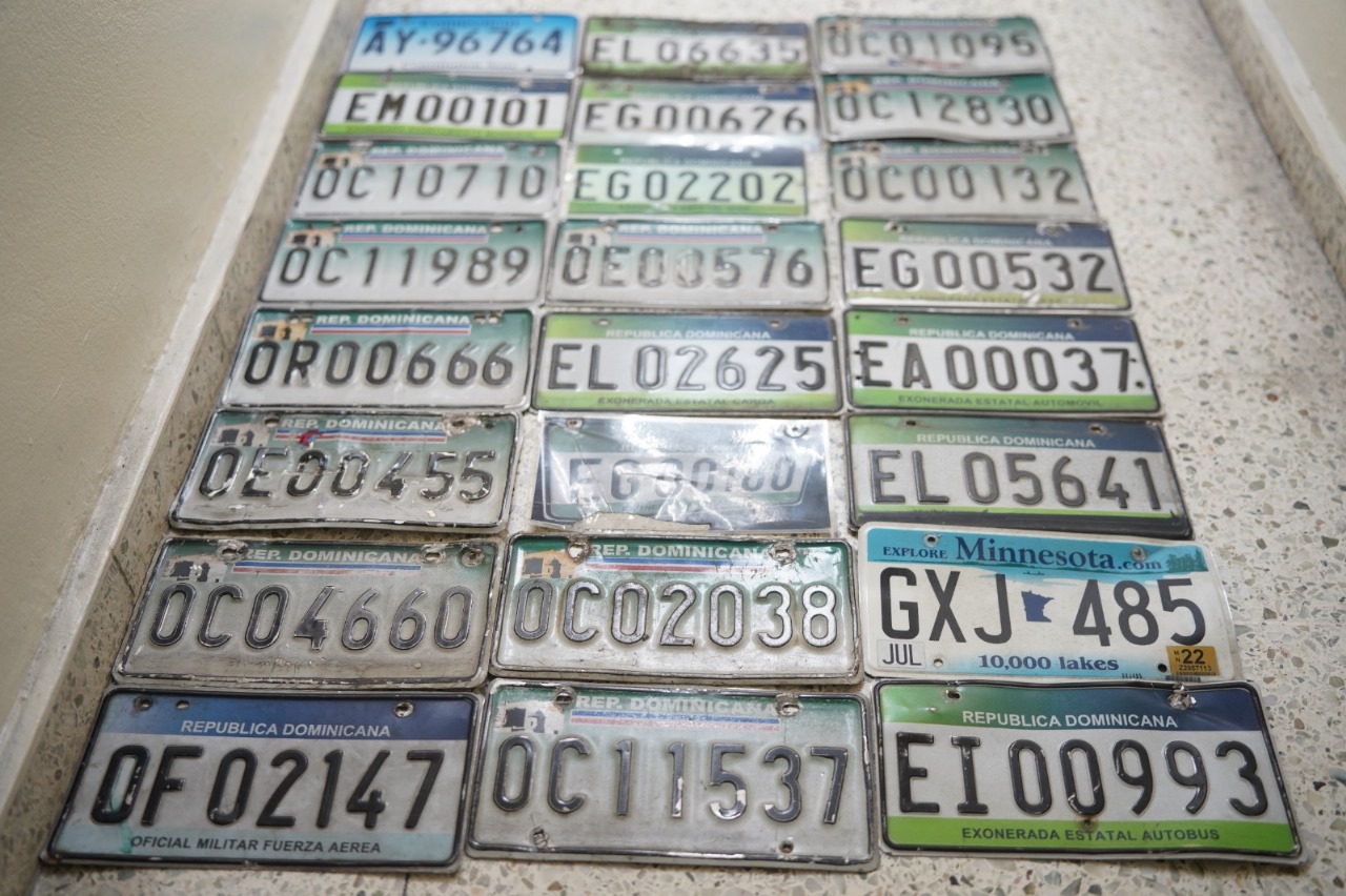 DIGESETT retiene 38 vehículos por uso de placas extranjeras vencidas y placas oficiales no correspondiente en 2024 DIGESETT retiene 38 vehículos por uso de placas extranjeras vencidas y placas oficiales no correspondiente en 2024