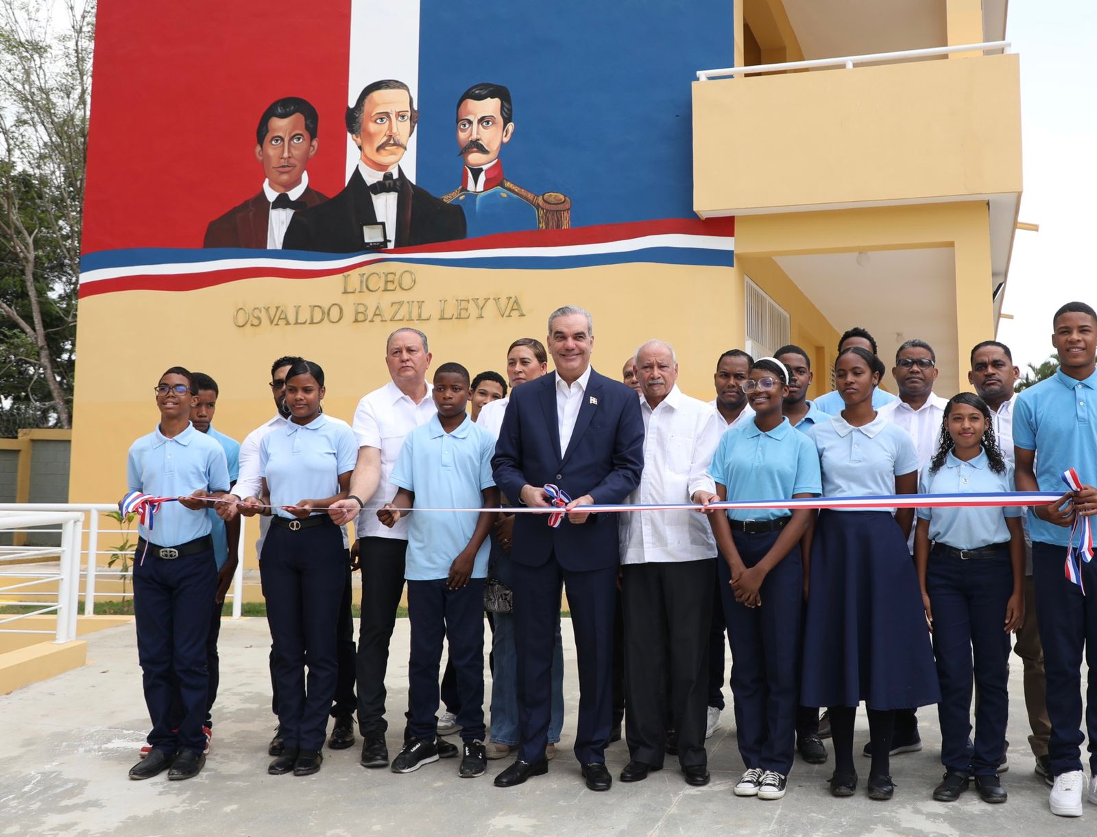 Abinader inaugura un liceo en Pantoja y un INAIPI en Manoguayabo