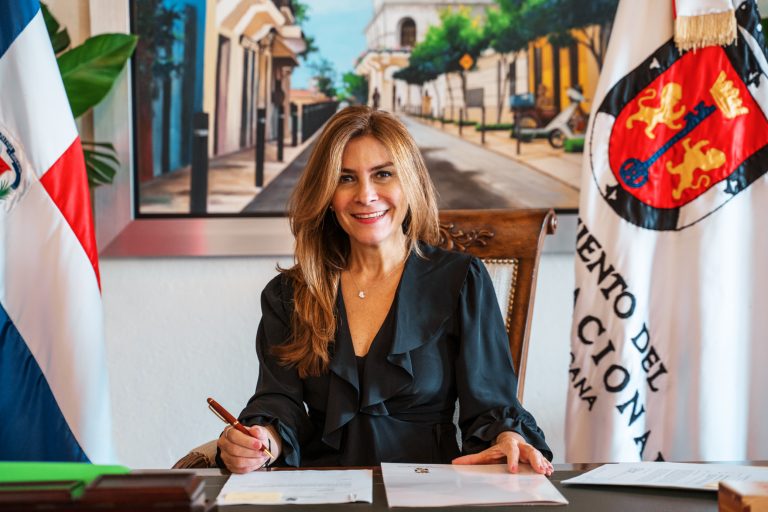 Carolina Mejía viaja a Panamá para disertar en panel del CAF sobre liderazgo femenino Carolina Mejía viaja a Panamá para disertar en panel del CAF sobre liderazgo femenino