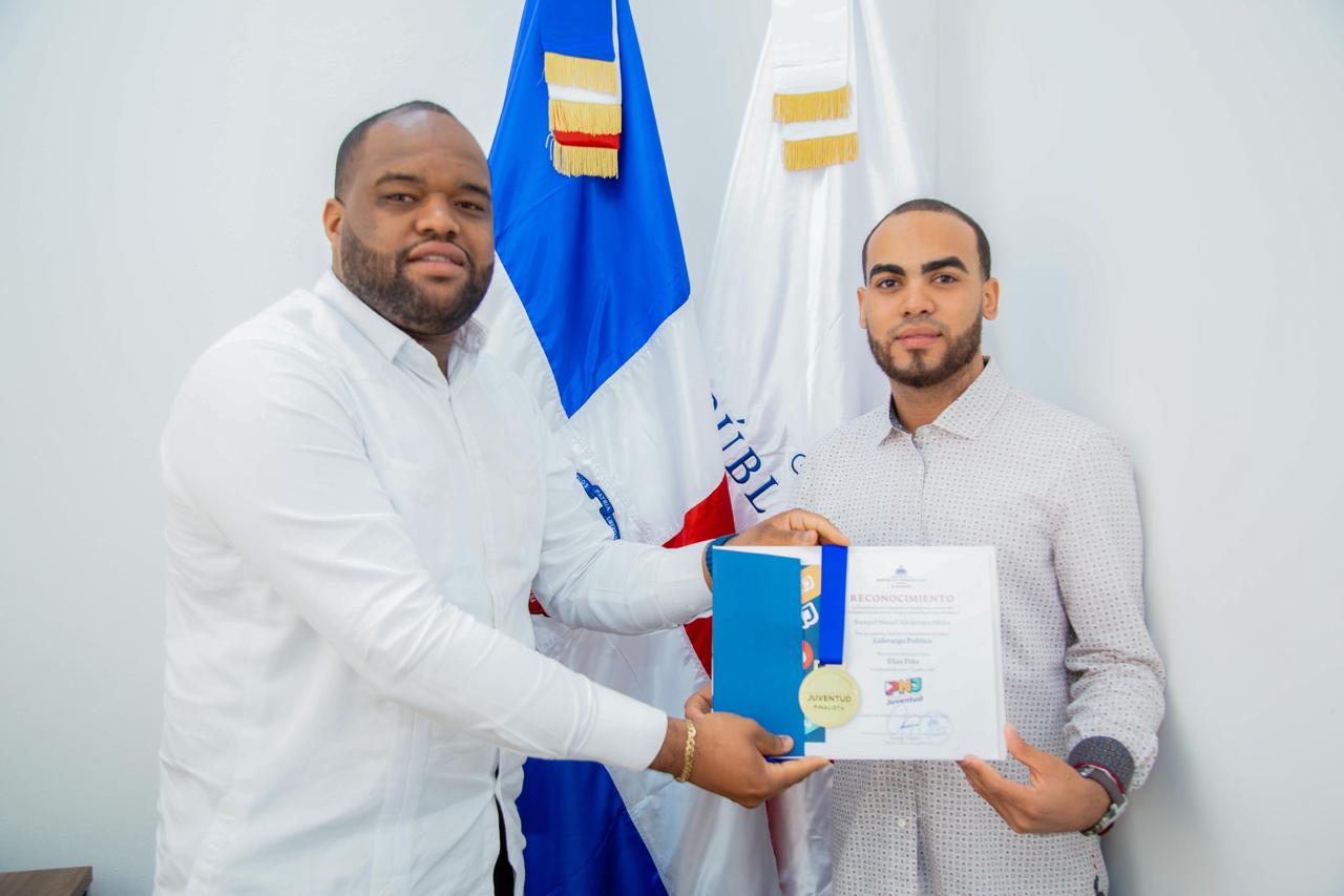 Kenyel Alcántara, un talento de Elías Piña que concursa en el Premio Nacional de la Juventud