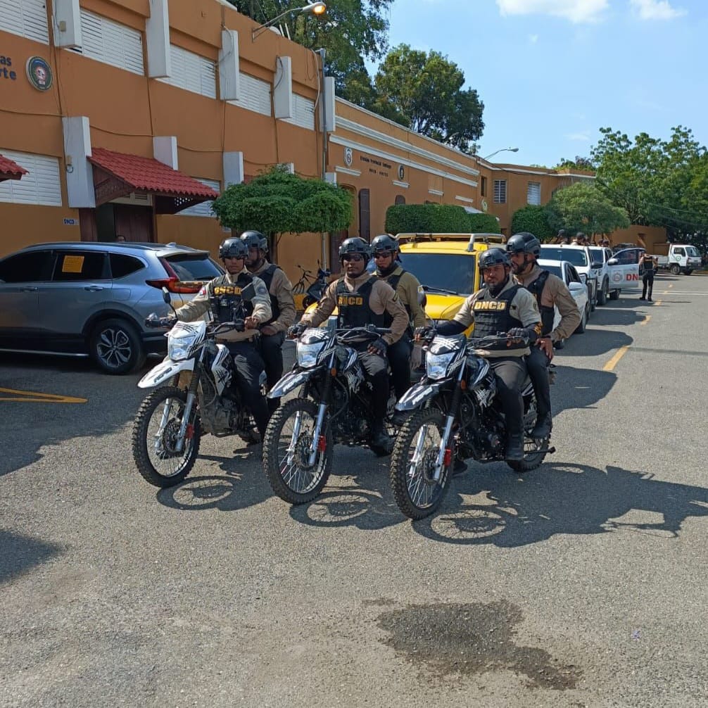 Varios detenidos tras intervención en barrios de Santiago; ocupan armas y drogas