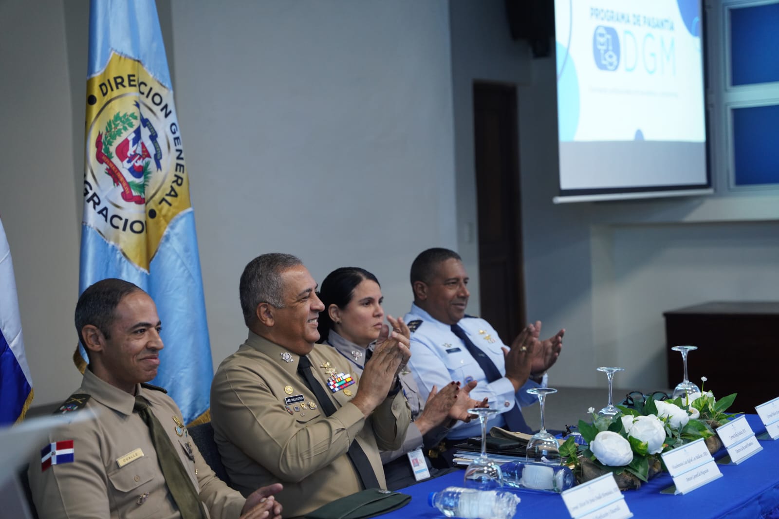DGM desarrolla programa de pasantías sobre ley migratoria y calidad y calidad de servicios