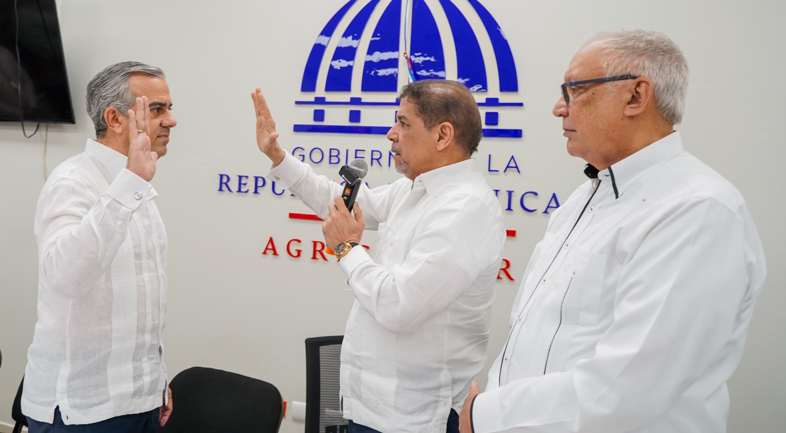Juramentan a Iván Hernández Guzmán como director de Intabaco Juramentan a Iván Hernández Guzmán como director de Intabaco