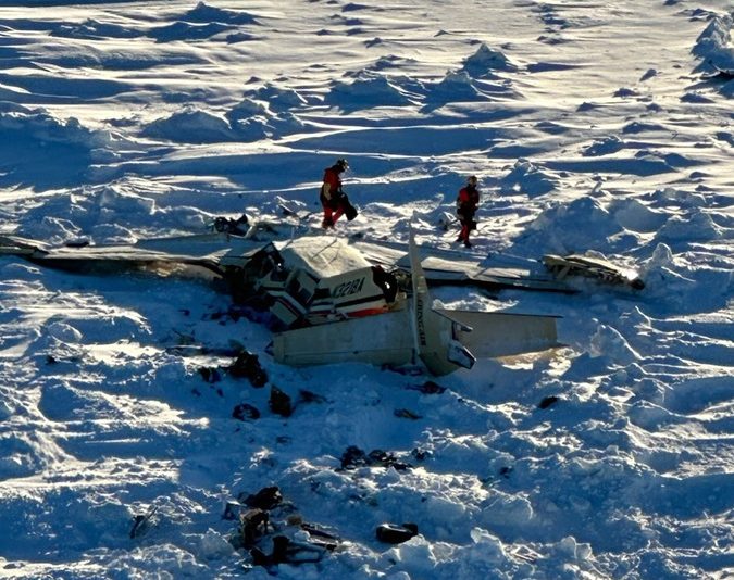 Al menos tres muertos tras localizar los restos del avión desaparecido en Alaska