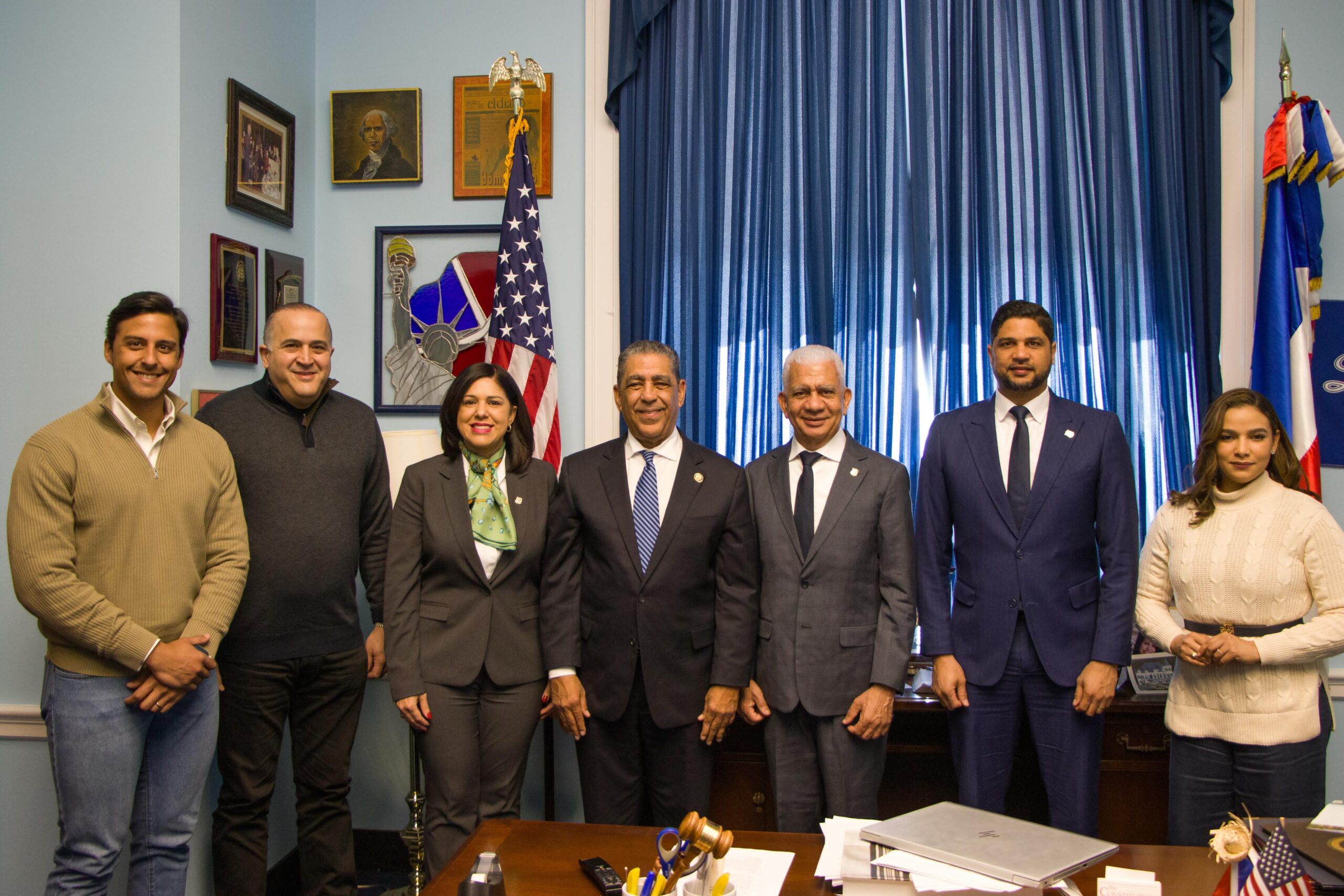 Presidente del Senado Ricardo de los Santos encabeza VII Encuentro de Dominicanos en el Capitolio