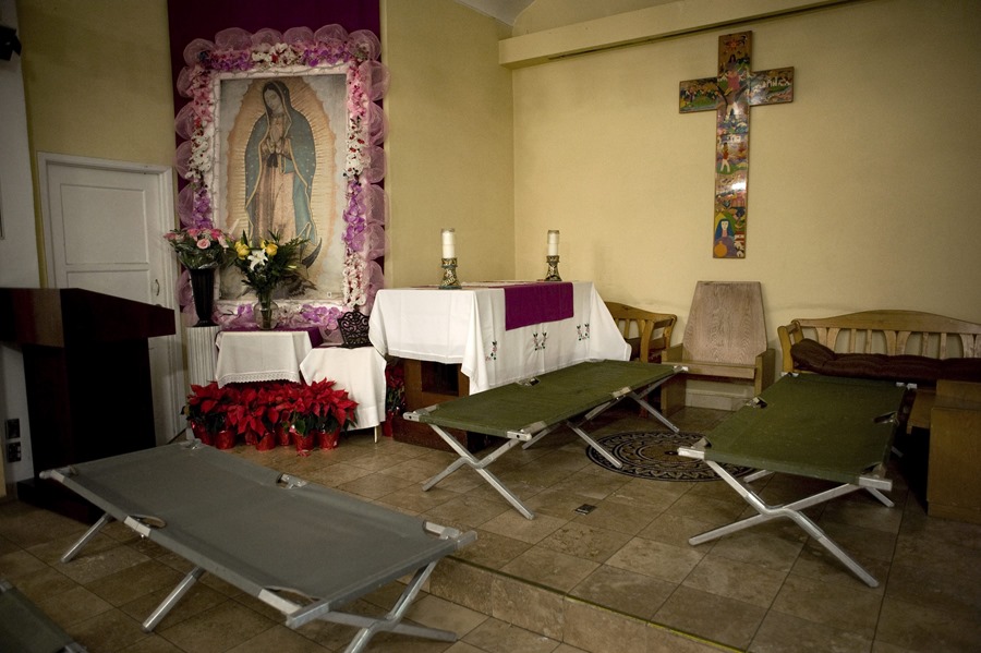 Varias organizaciones religiosas demandan a Trump por ordenar redadas migratorias en las iglesias