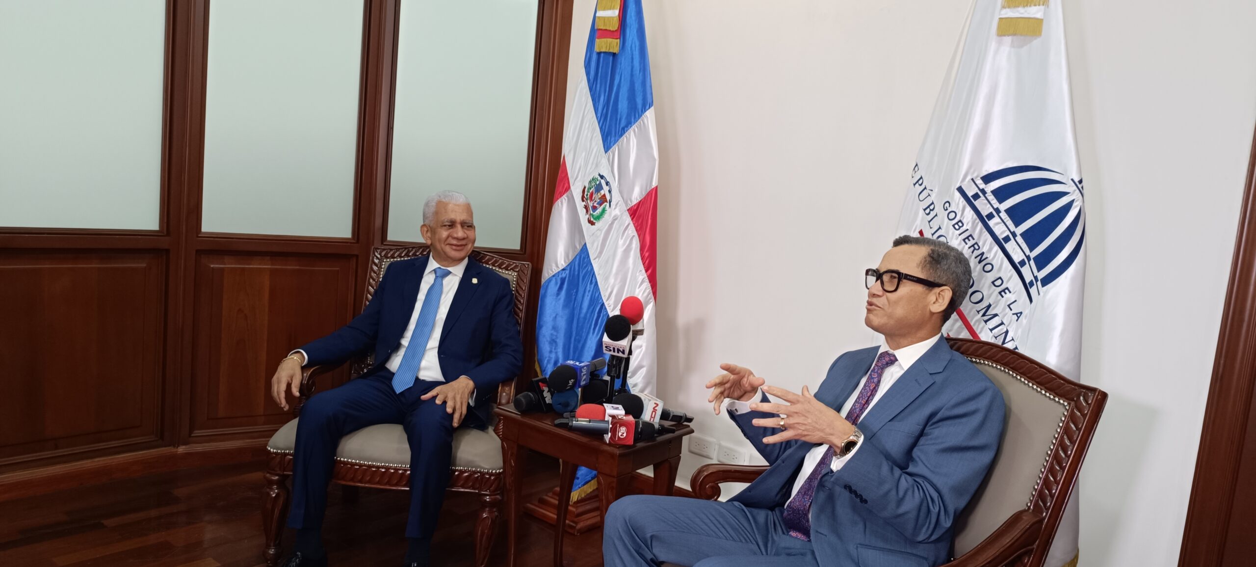 Presidente del Senado a Leonel: Crear una ley especial sobre tierras raras sería sobrelegislar, eso «entorpece» proceso Presidente del Senado a Leonel: Crear una ley especial sobre tierras raras sería sobrelegislar, eso «entorpece» proceso