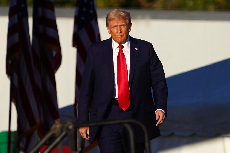 Trump envía un mensaje a los migrantes por San Valentín: ven ilegalmente y te deportaremos