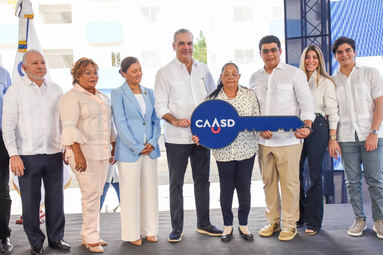 Abinader entrega 144 apartamentos para reubicación de familias desplazadas en Cañada de Guajimía