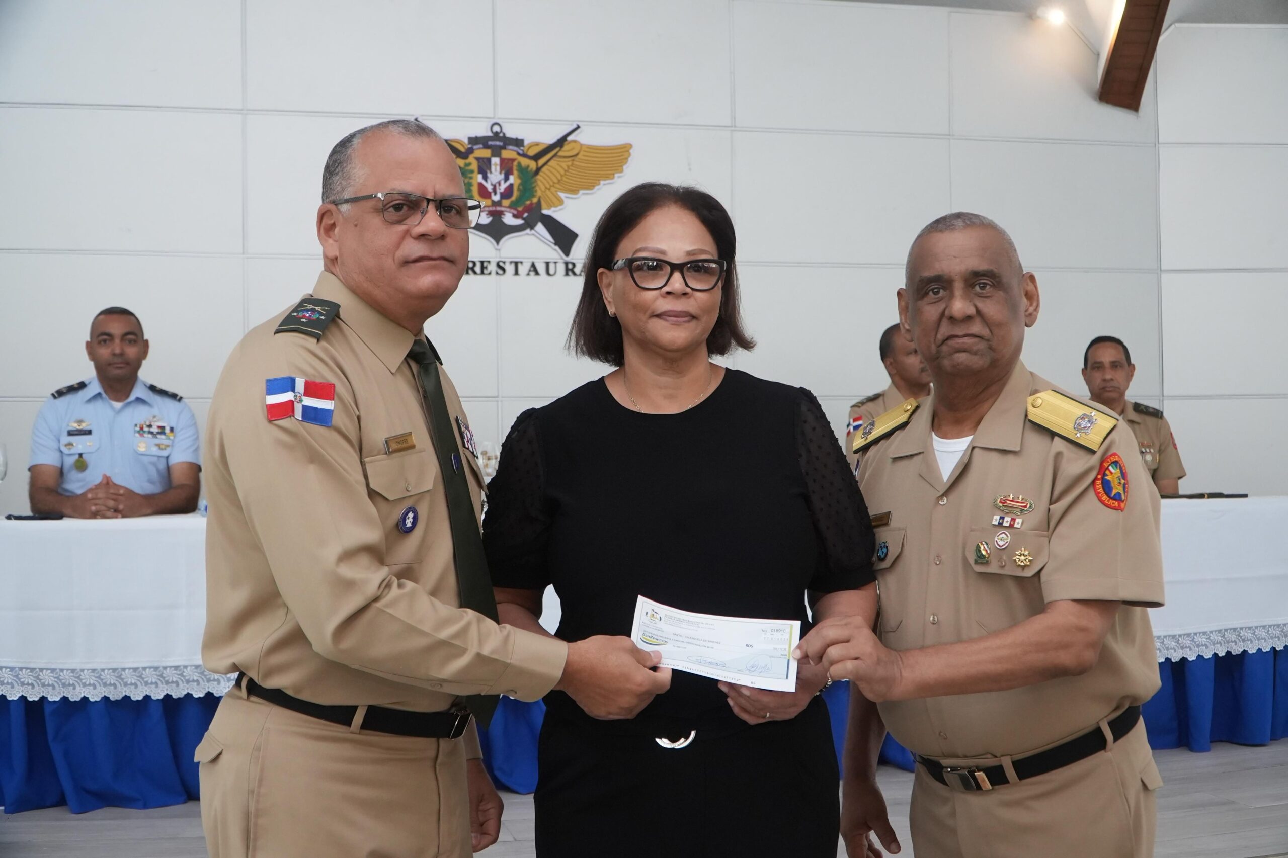 Entregan 515 millones de pesos en sueldos por años de servicio a 628 militares retirados