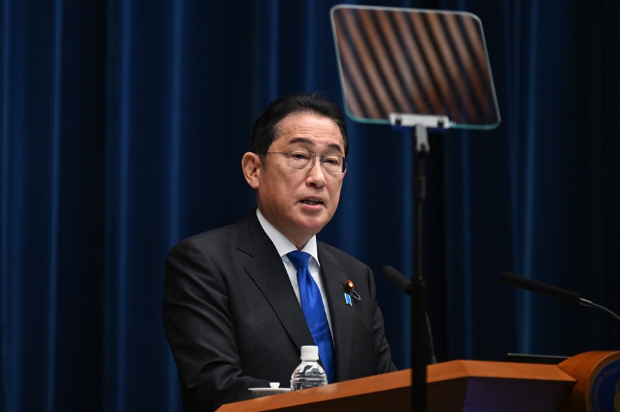 Condenan a 10 años de cárcel al hombre que lanzó bomba casera contra exlíder japonés Kishida