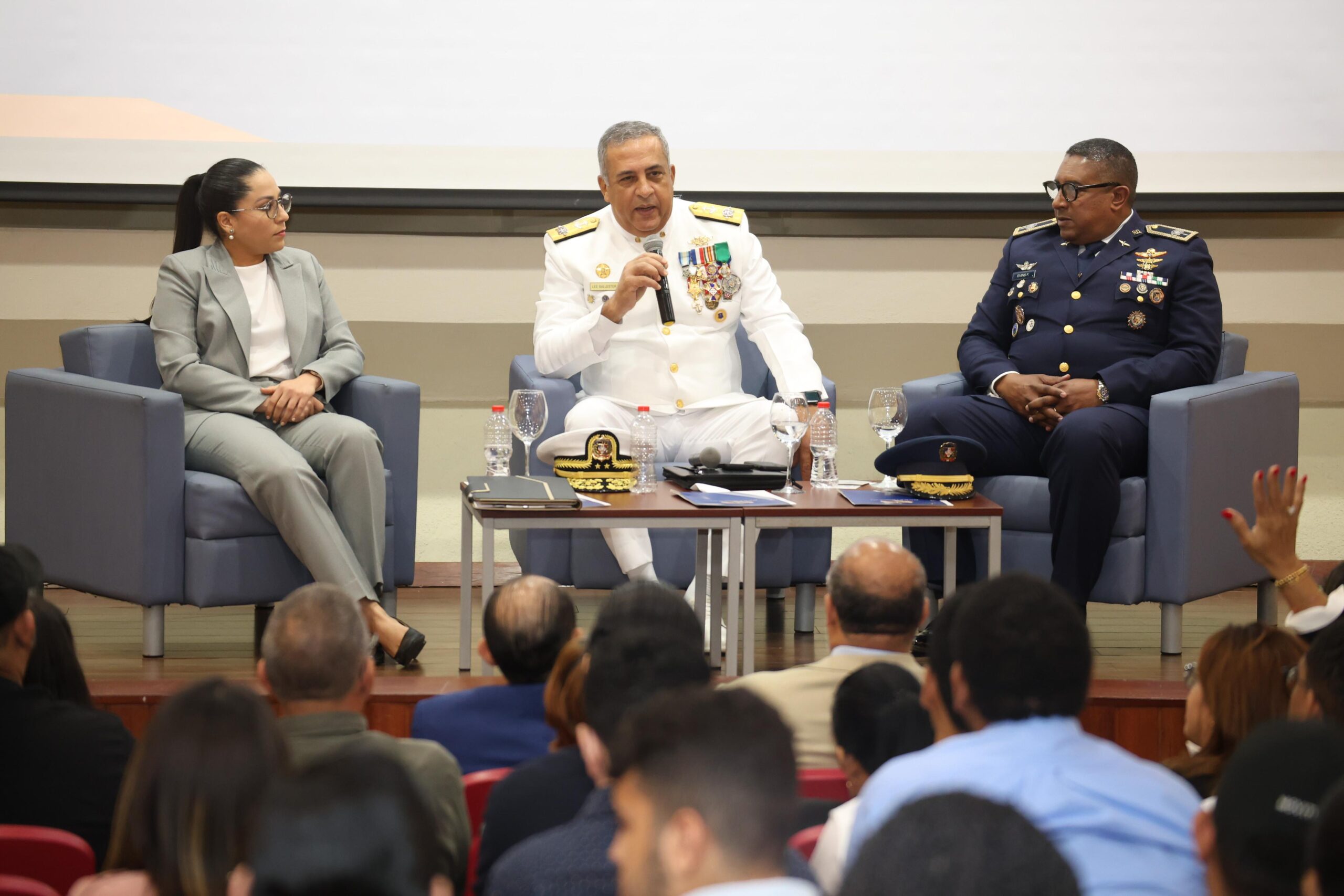PUCMM realiza conversatorio sobre la regulación migratoria en RD
