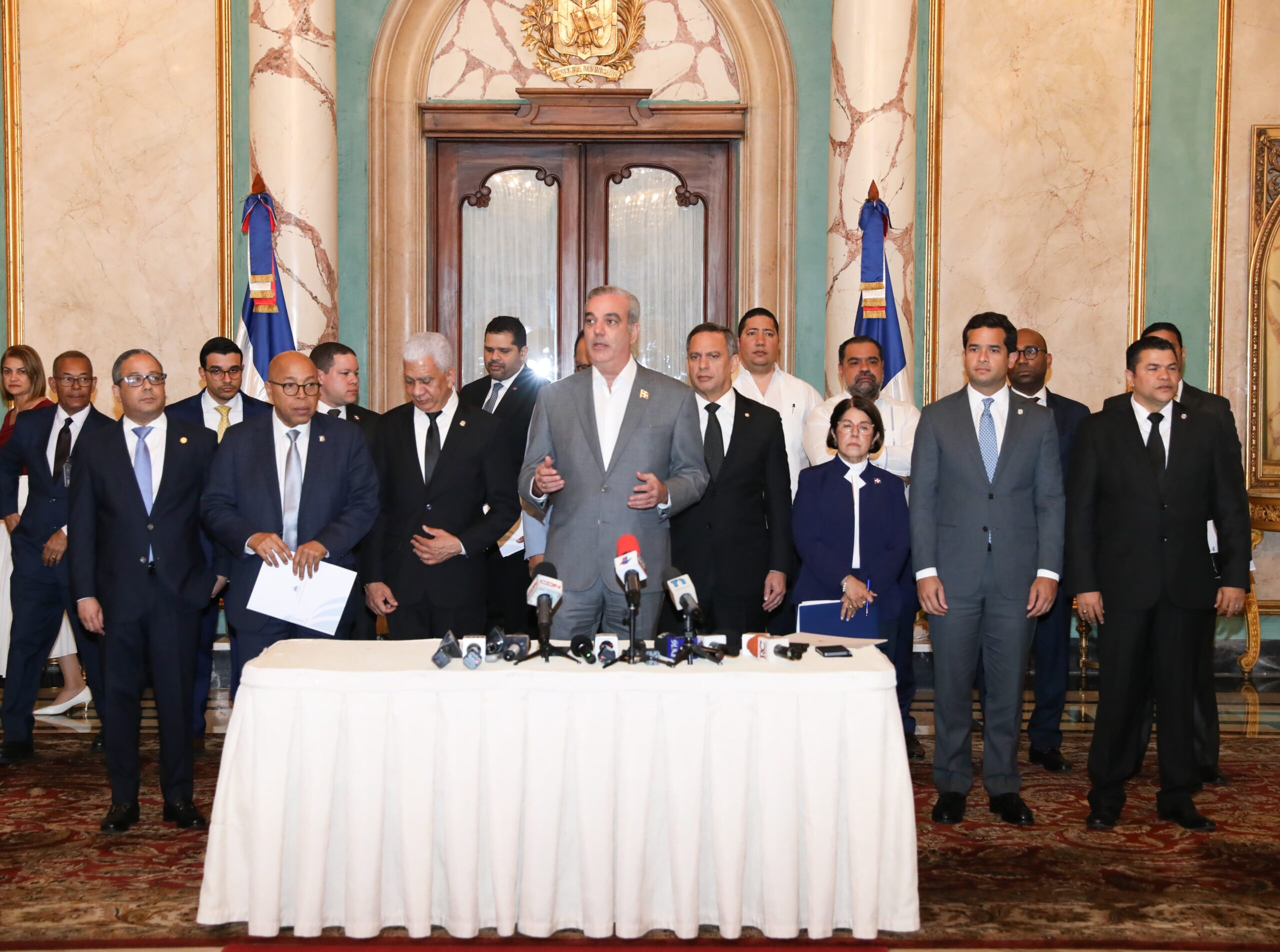 CNM acoge a unanimidad propuesta de Abinader y escoge a Yeni Berenice como nueva procuradora CNM acoge a unanimidad propuesta de Abinader y escoge a Yeni Berenice como nueva procuradora