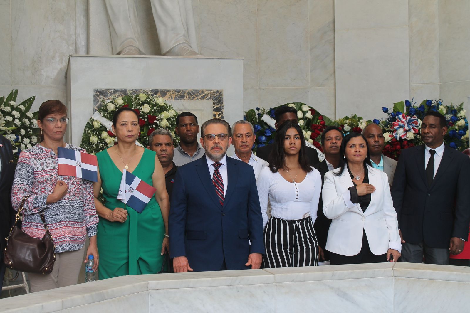 Alianza País rinde homenaje a los Padres de la Patria con ofrenda floral