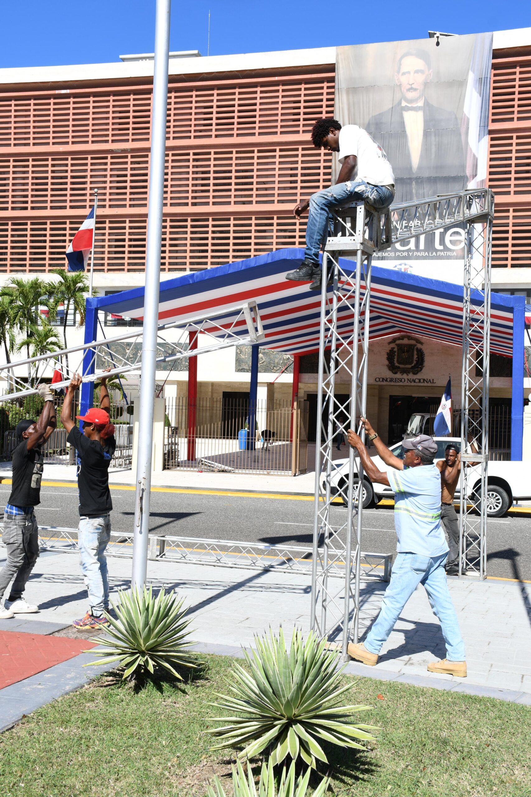 Avanzan trabajos para el montaje del acto de rendición de cuentas del presidente Luis Abinader Avanzan trabajos para el montaje del acto de rendición de cuentas del presidente Luis Abinader