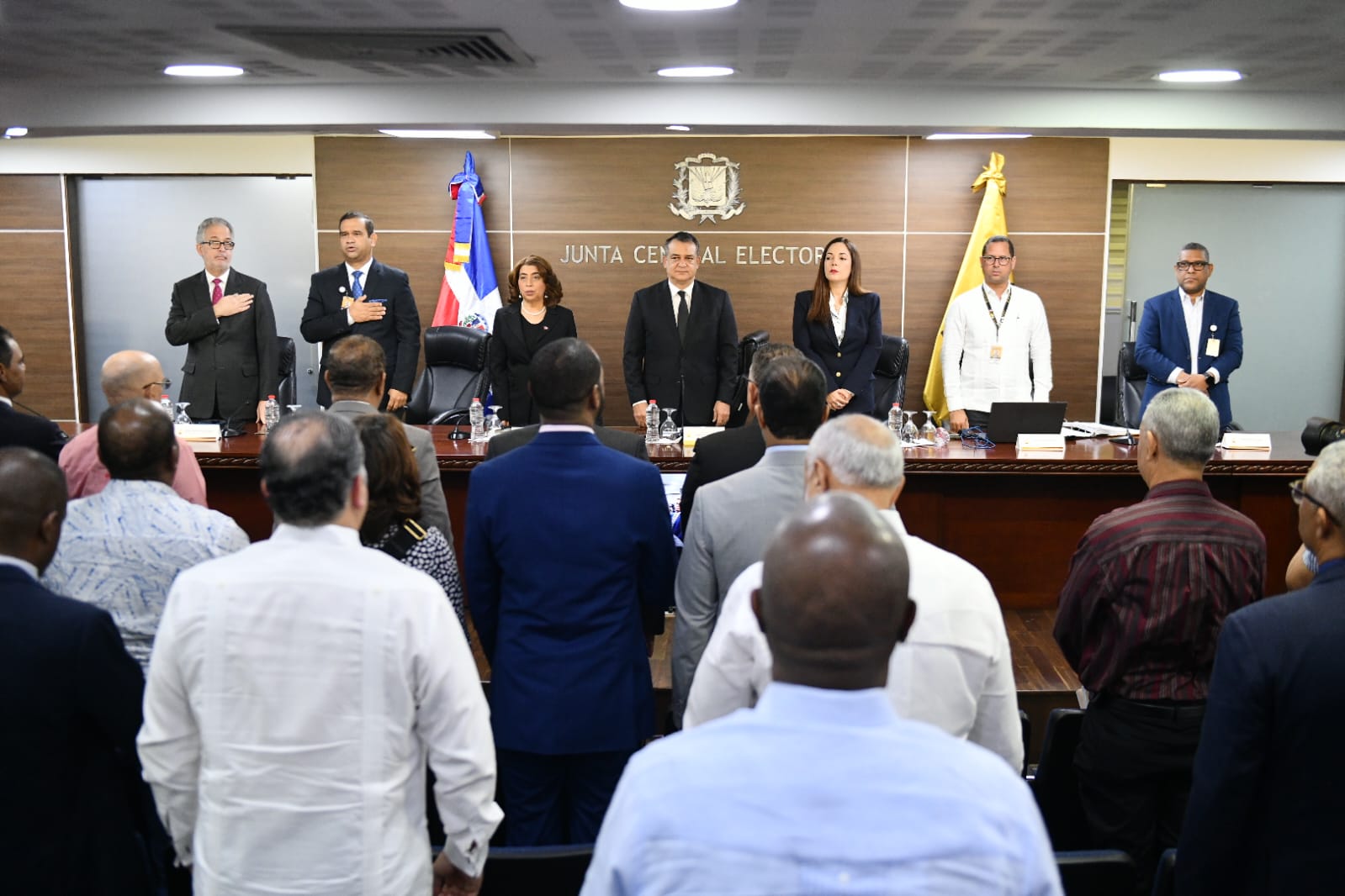JCE se reúne con organizaciones políticas para tratar regulación de candidaturas independientes