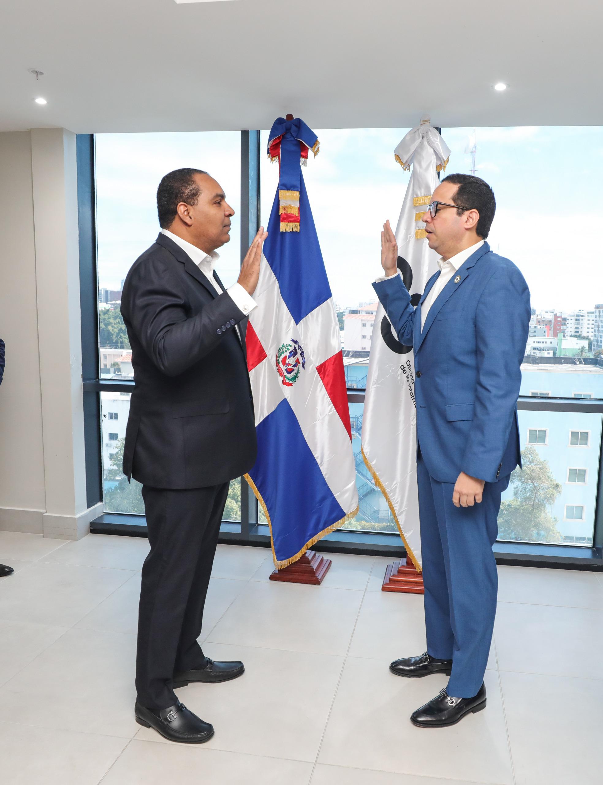Edgar Batista es juramentado nuevo director general de la OGTIC