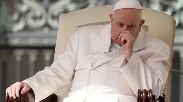 El papa pasa una noche tranquila tras su empeoramiento «repentino» por un broncoespasmo El papa pasa una noche tranquila tras su empeoramiento «repentino» por un broncoespasmo