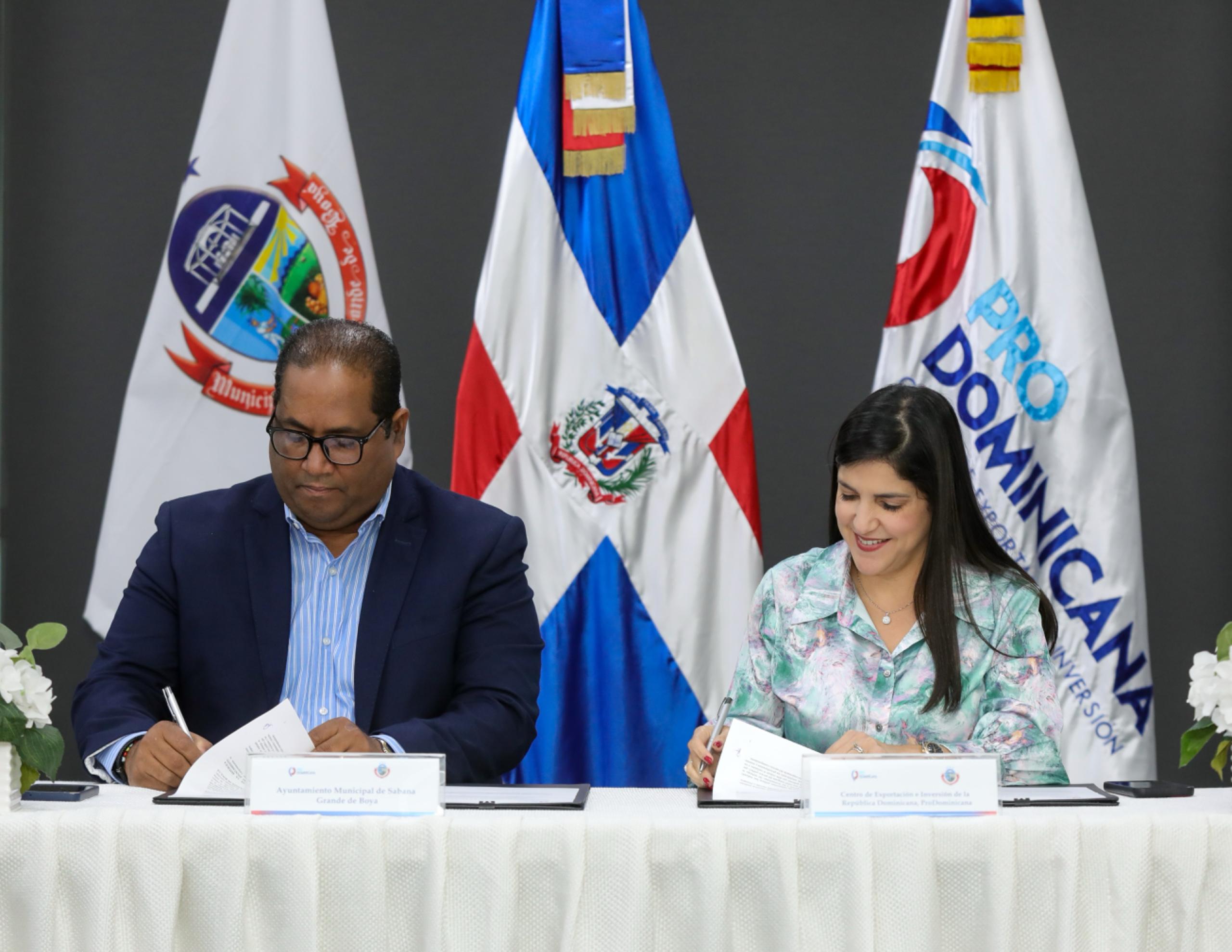 Alcaldía de Sabana Grande de Boyá y Pro Dominicana firman acuerdo para promover la inversión extranjera Alcaldía de Sabana Grande de Boyá y Pro Dominicana firman acuerdo para promover la inversión extranjera