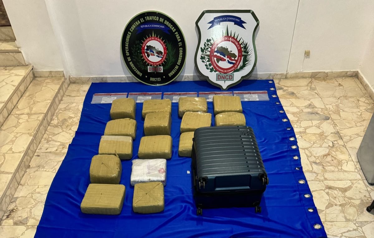 Autoridades confiscan 16 paquetes de marihuana; ocho detenidos