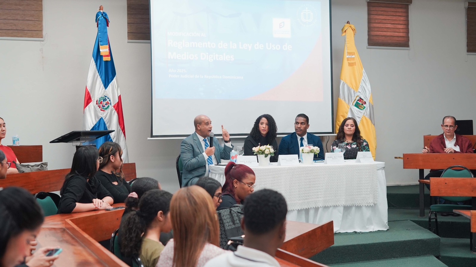 Jueces participan en diálogo sobre consulta al proyecto que modifica Reglamento de la ley de Uso de Medios Digitales