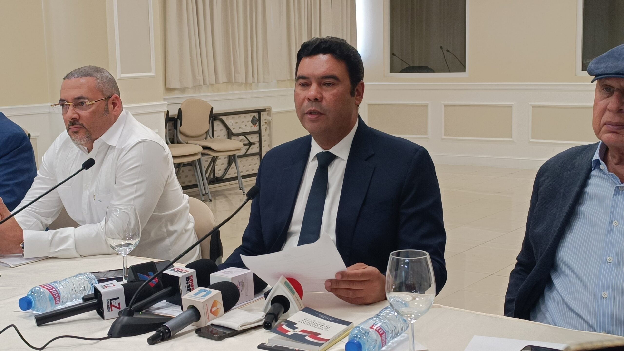 Comisión estudia reforma laboral escuchó al ministro de Trabajo y asociaciones de abogados