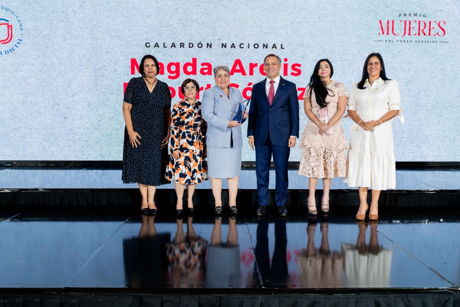Entregan premio a la mujer del Poder Judicial a 25 juezas y servidoras judiciales