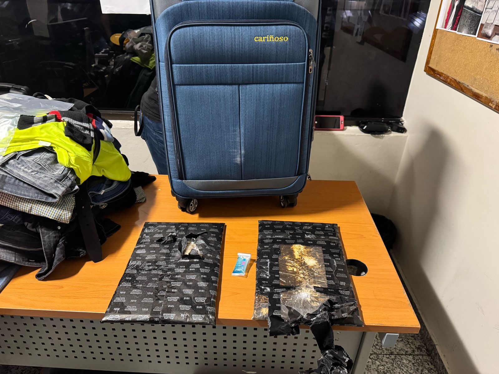 Detienen dominico-español intentó viajar a Madrid con dos paquetes de presunta cocaína