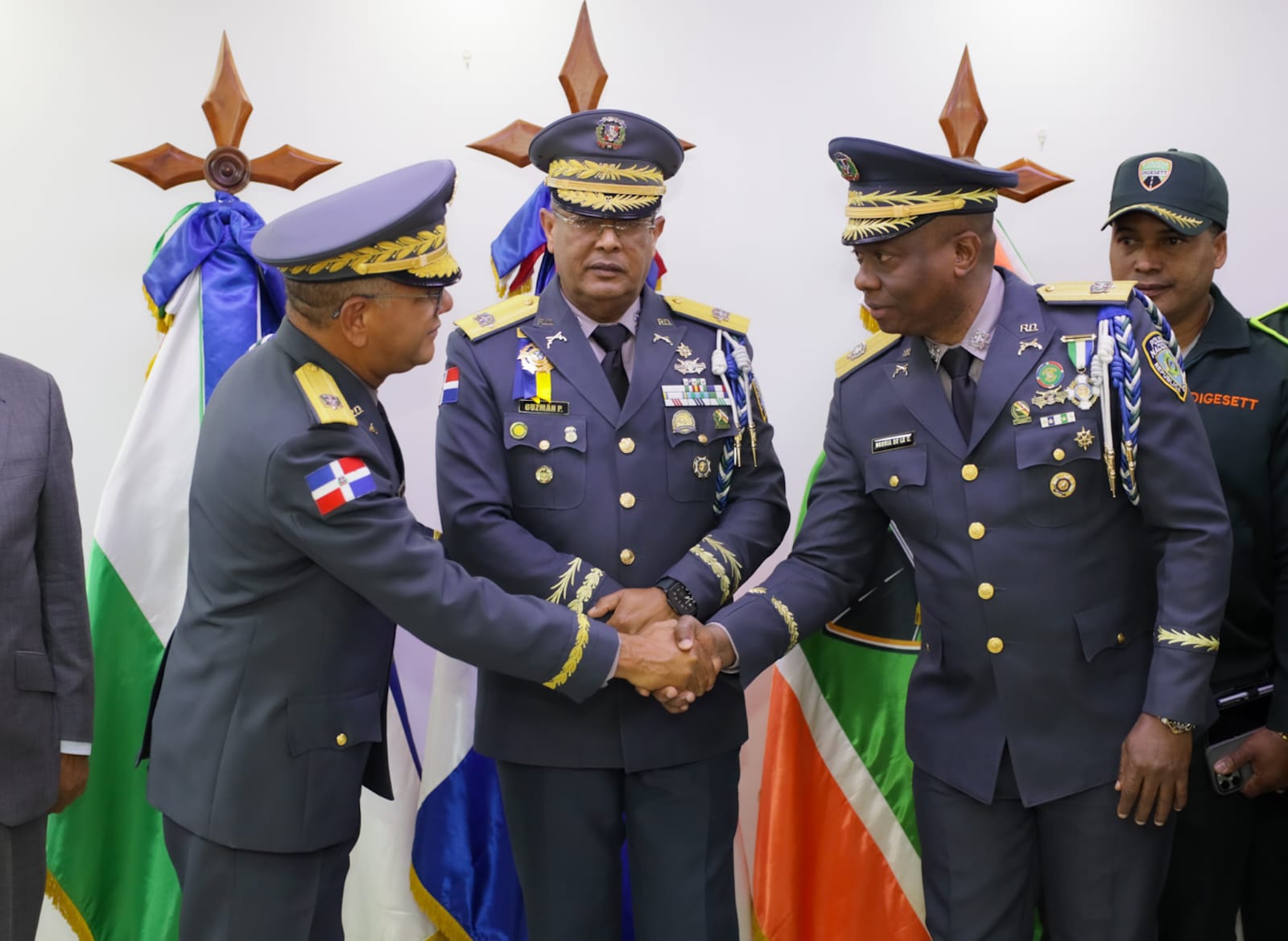 Director de la Policía Nacional posesiona al nuevo titular de la DIGESETT Director de la Policía Nacional posesiona al nuevo titular de la DIGESETT