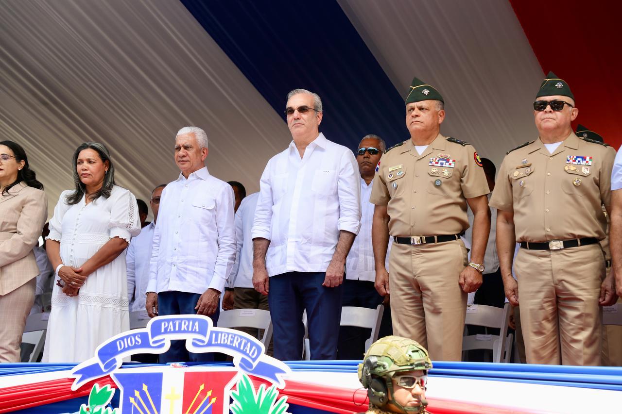 Abinader encabeza desfile cívico-militar por 181 aniversario de la Batalla del 30 de Marzo