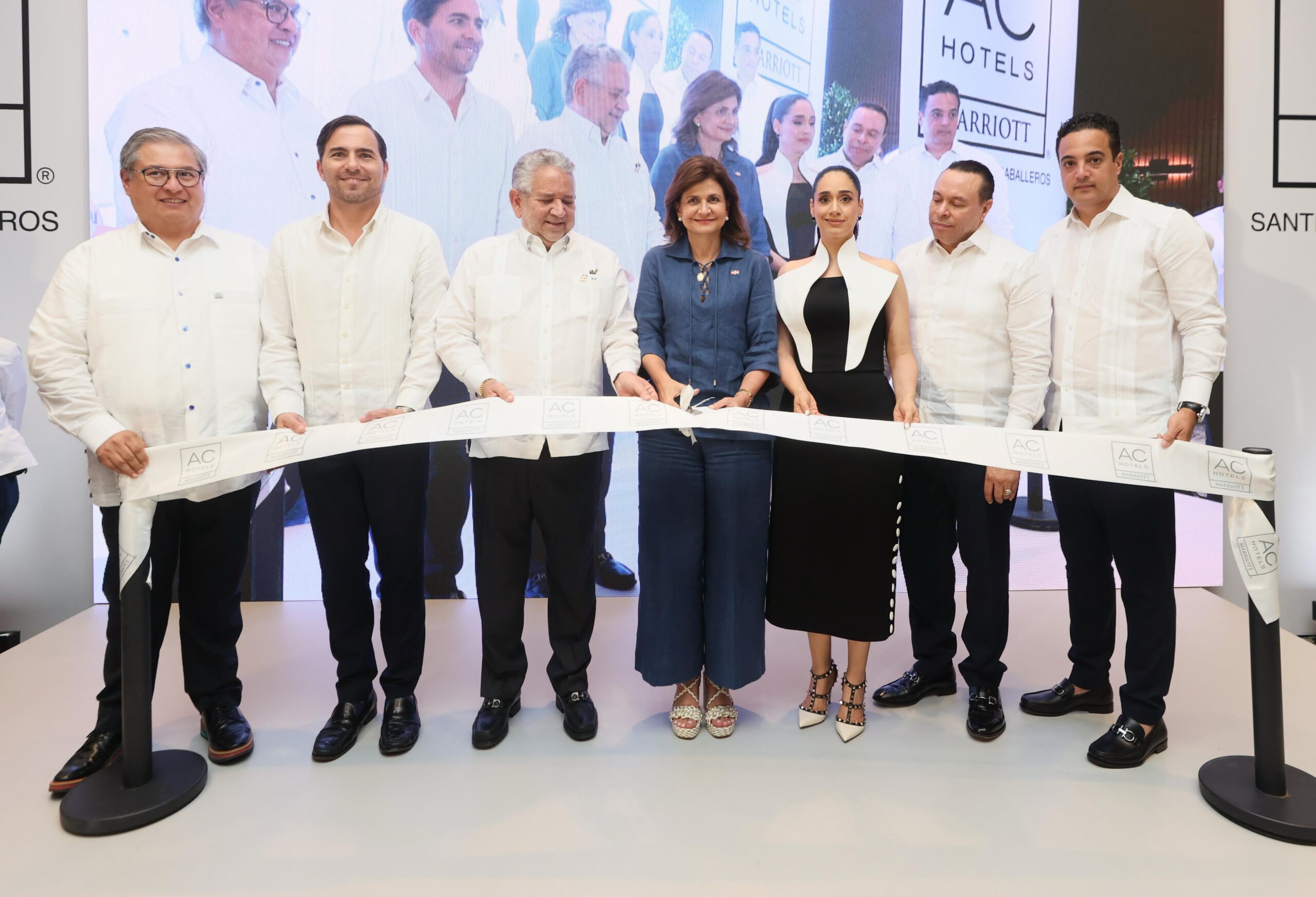 Raquel Peña encabeza apertura del AC Hotel Marriott Santiago